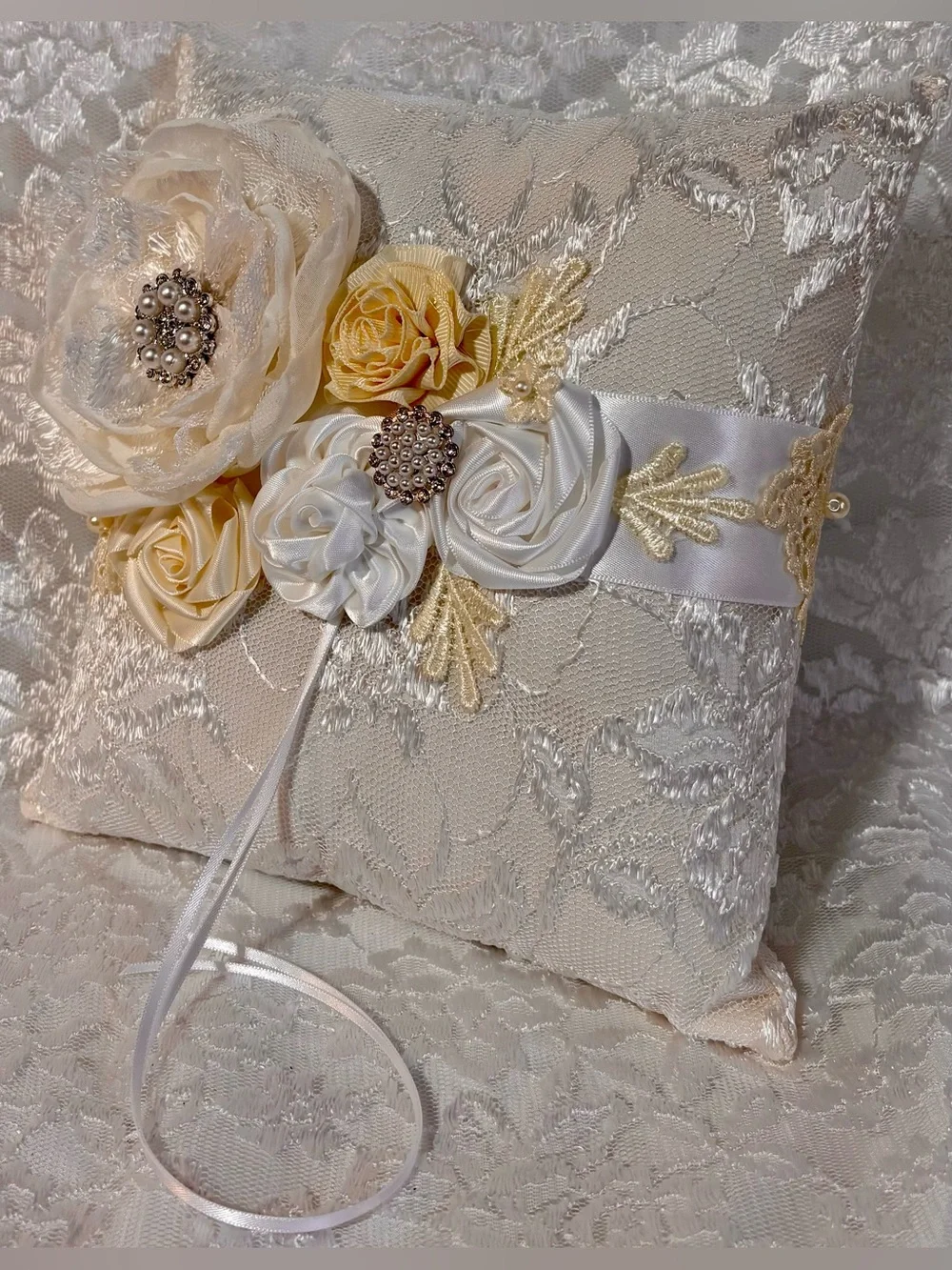 🤍 Ivory White and Cream Ring Pillow and Flower Basket Set